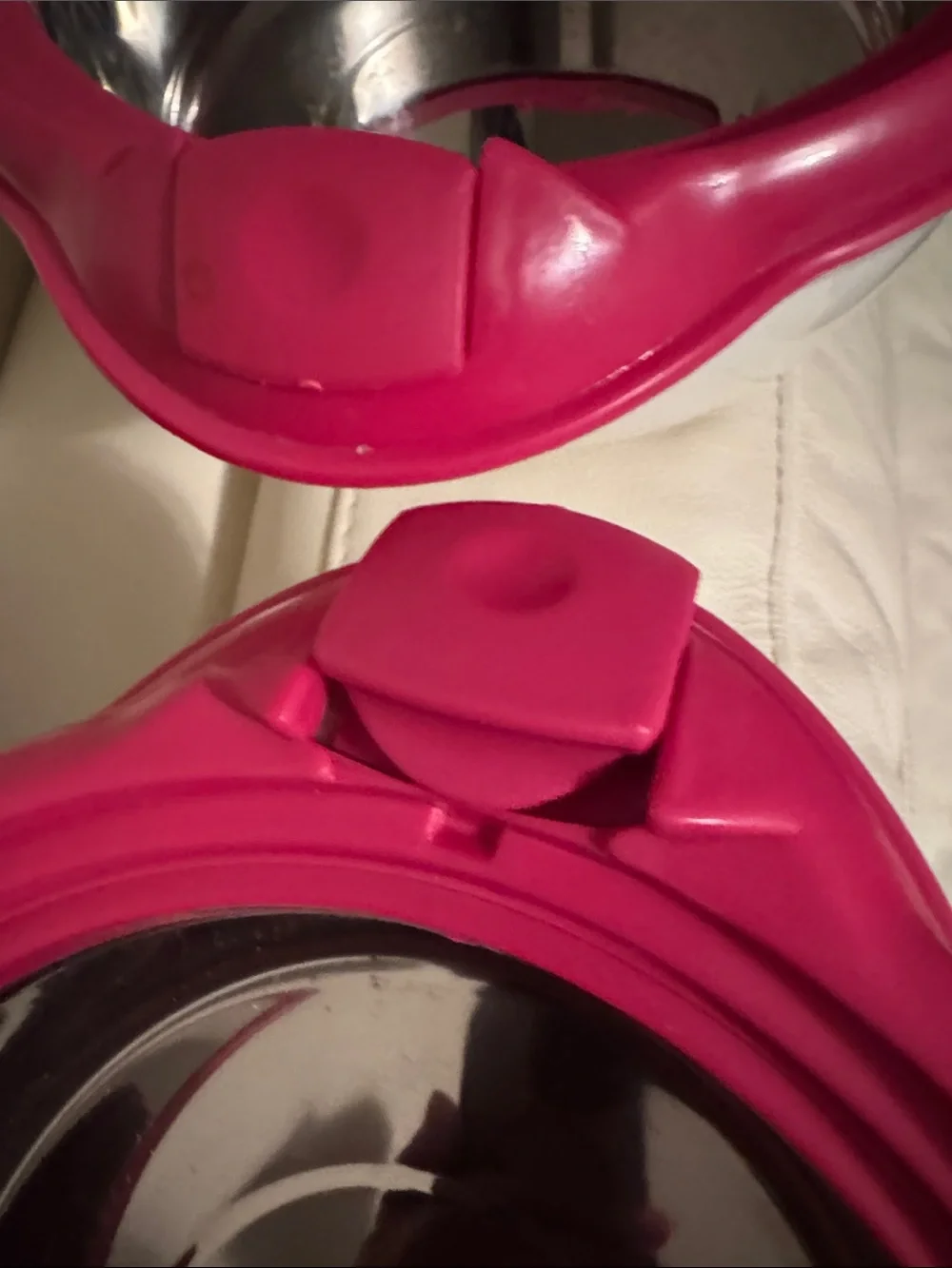 White and Pink Microwaveable Food Storage Bowls with Lids